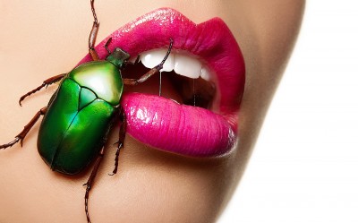 Green_Beetle_pink_lips